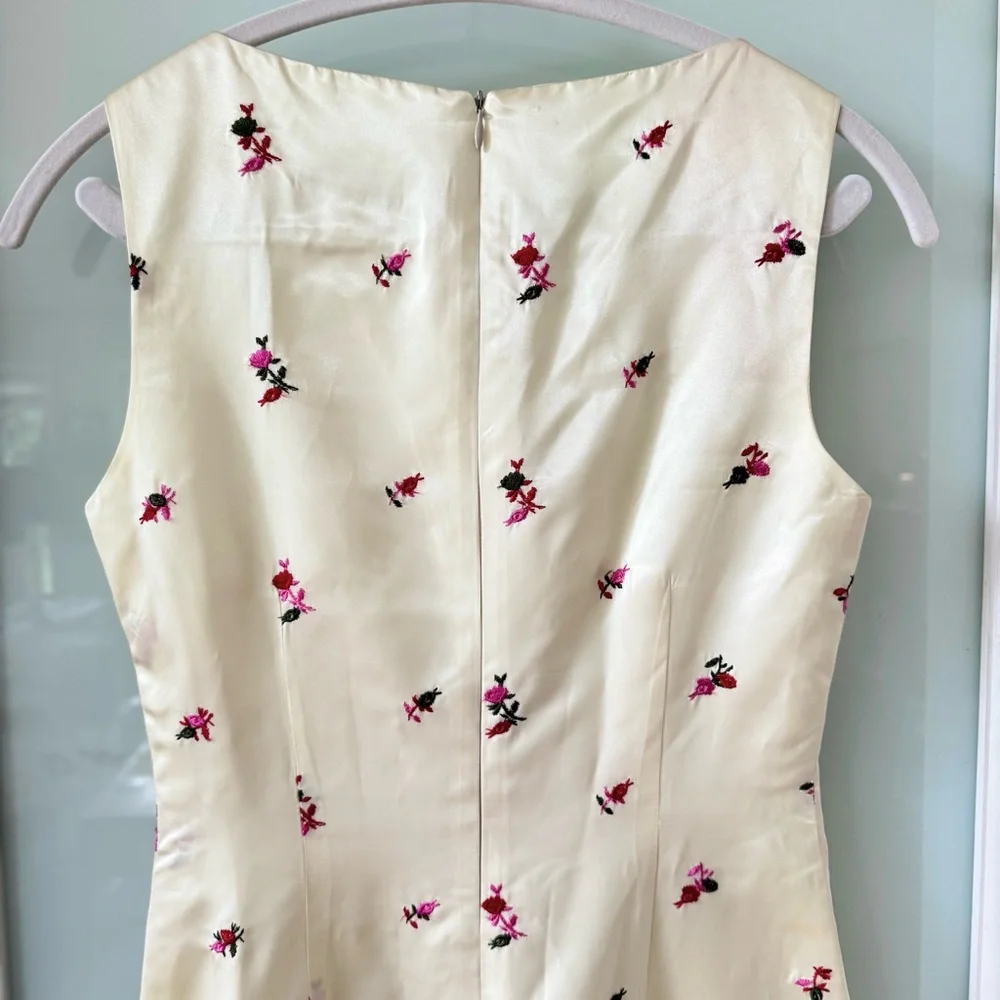 BCBG Ivory White Sheath Midi Dress Red & Pink Flower Embroidery Sleeveless Sz 4